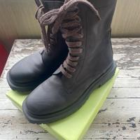 Anfibi in pelle da donna