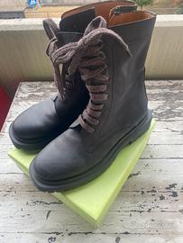 Anfibi in pelle da donna