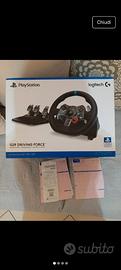 Volante e pedaliera Logitech