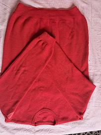Maglione rosso pesante e caldo per inverno