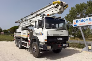 Iveco 330.30 mezzo opera POMPA CIFA 36 mt