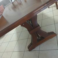 tavolo il legno allungabile .