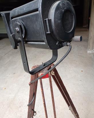 Faro Besnard Paris vintage anni ’20 con treppiede