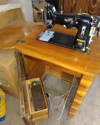 Macchina per cuicre PFAFF 130 anni 70 con mobile