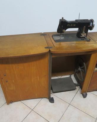 Macchina da cucire Elgin con mobile