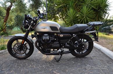 Guzzi V7 850 stone