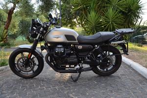 Guzzi V7 850 stone
