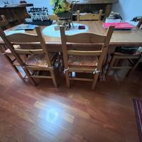 Tavolo estensibile con sedie