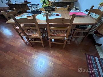 Tavolo estensibile con sedie