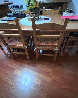 Tavolo estensibile con sedie