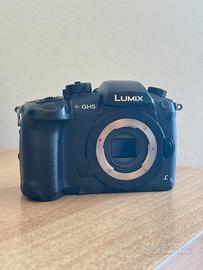 Lumix GH5 con V-Log, scatola e 3 batterie