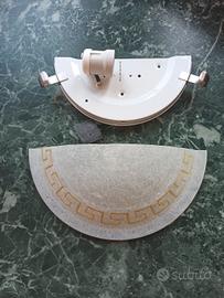 Applique a mezzaluna stile classico versace greca