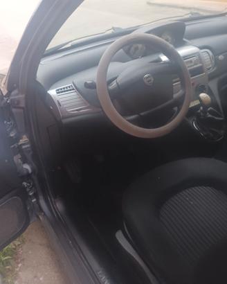 Lancia y