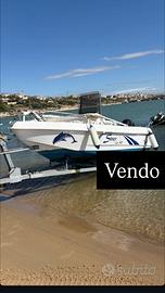 Barca con motore come nuova