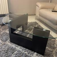 Tavolino tavolo vetro davanti divano