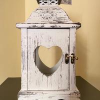 Lanterna portacandela in legno e ferro.