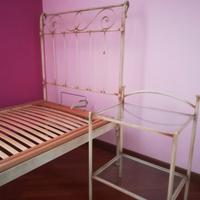 Letto singolo e comodino in ferro battuto