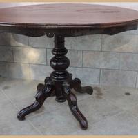 Tavolo a medaglione con piede centrale in noce