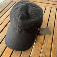 Cappellino Fendi nero nuovo con cartellino