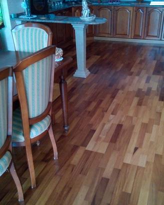 Stock 25mq Iroko prefinito rimanenza terza scelta