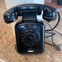 Telefono antico di bachelite a parete