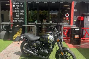 Royal Enfield HNTR 350 Rebel Black