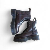 Paio di scarpe Dottor Martens da donna numero 41.