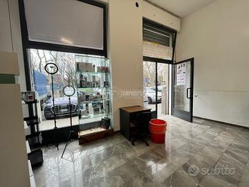 Negozio a Milano Piazzale Gabriele Rosa 1 locali