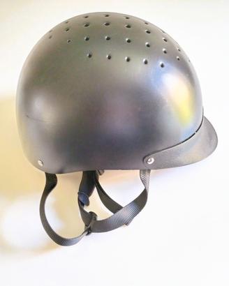 Equitazione: casco e scarpe bambino