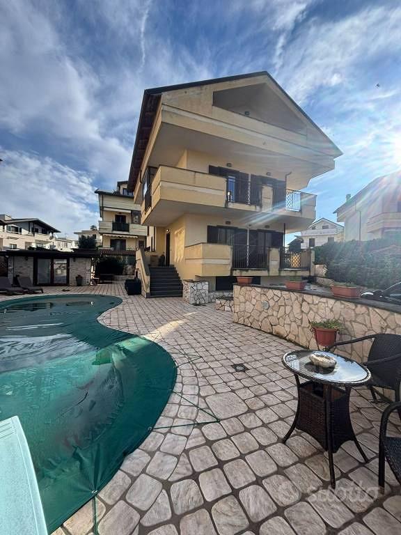 Villa di 415 m² con più di 5 locali a Giugliano in - Vista 5