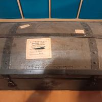 Vecchio baule da viaggio