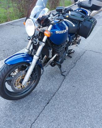 SUZUKI GSX 750 INAZUMA