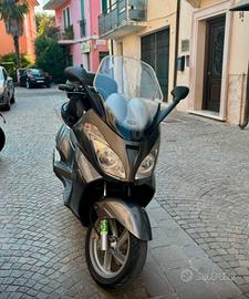 Scooter Aprilia 400 cc