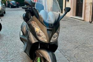 Scooter Aprilia 400 cc
