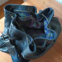 Borsa di pelle blu secchiello a tracolla rivestito