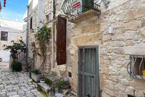 2 LOCALI A CAROVIGNO