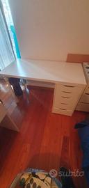Scrivania Ikea con cassettiera