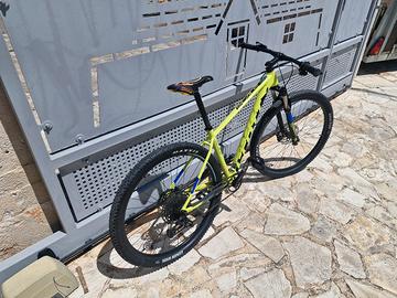 bici SCOTT Scale