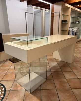 Arredamento completo per negozio d’abbigliamento