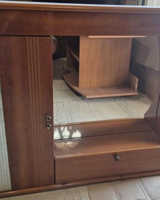 Specchiera mobile sopra lavabo