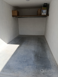 Box 14mq con serranda elettrica