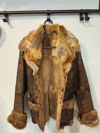 Montone marrone con pelliccia interna