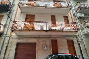 Intera palazzina con box