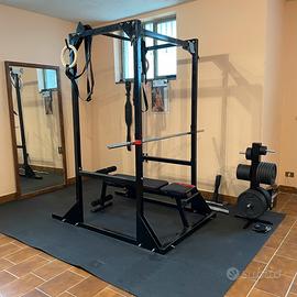Power Rack + 112 kg di pesi + attrezzatura