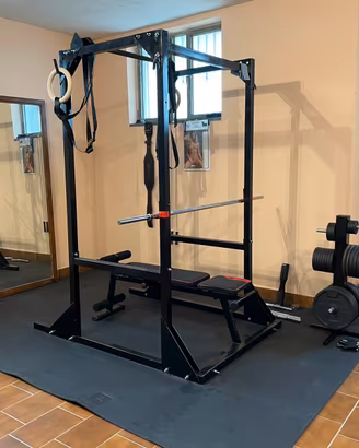 Power Rack + 112 kg di pesi + attrezzatura