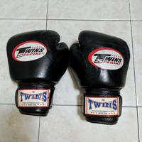 Guantoni per Muay Thai, Boxe, Kick Boxing.