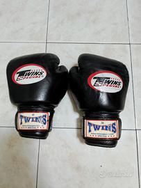 Guantoni per Muay Thai, Boxe, Kick Boxing.
