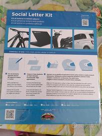 kit di lettere e simboli adesivi