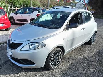 Lancia Ypsilon 1.2 69 CV 5 porte S&S Gold