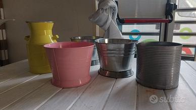 Set di Vasi, Latte e Contenitori in Metallo